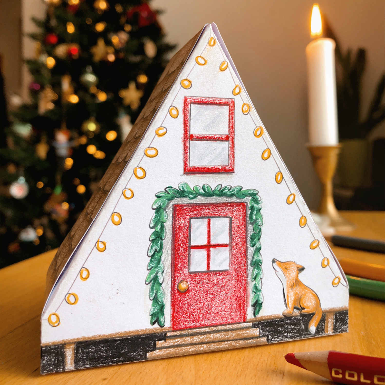 Maison de Noël en papier coloriée et bricolée
